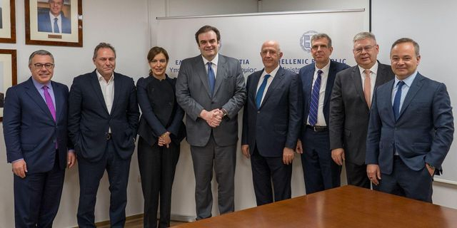 Συνάντηση Πιερρακάκη με μέλη του ΣΕΒ – “Το κράτος σύμμαχος της επιχειρηματικότητας”