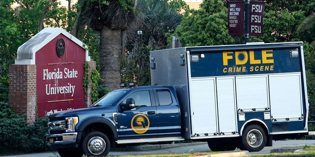 Πώς οι φοιτητές του Florida State University επέζησαν από τους πυροβολισμούς, με μία τσίχλα