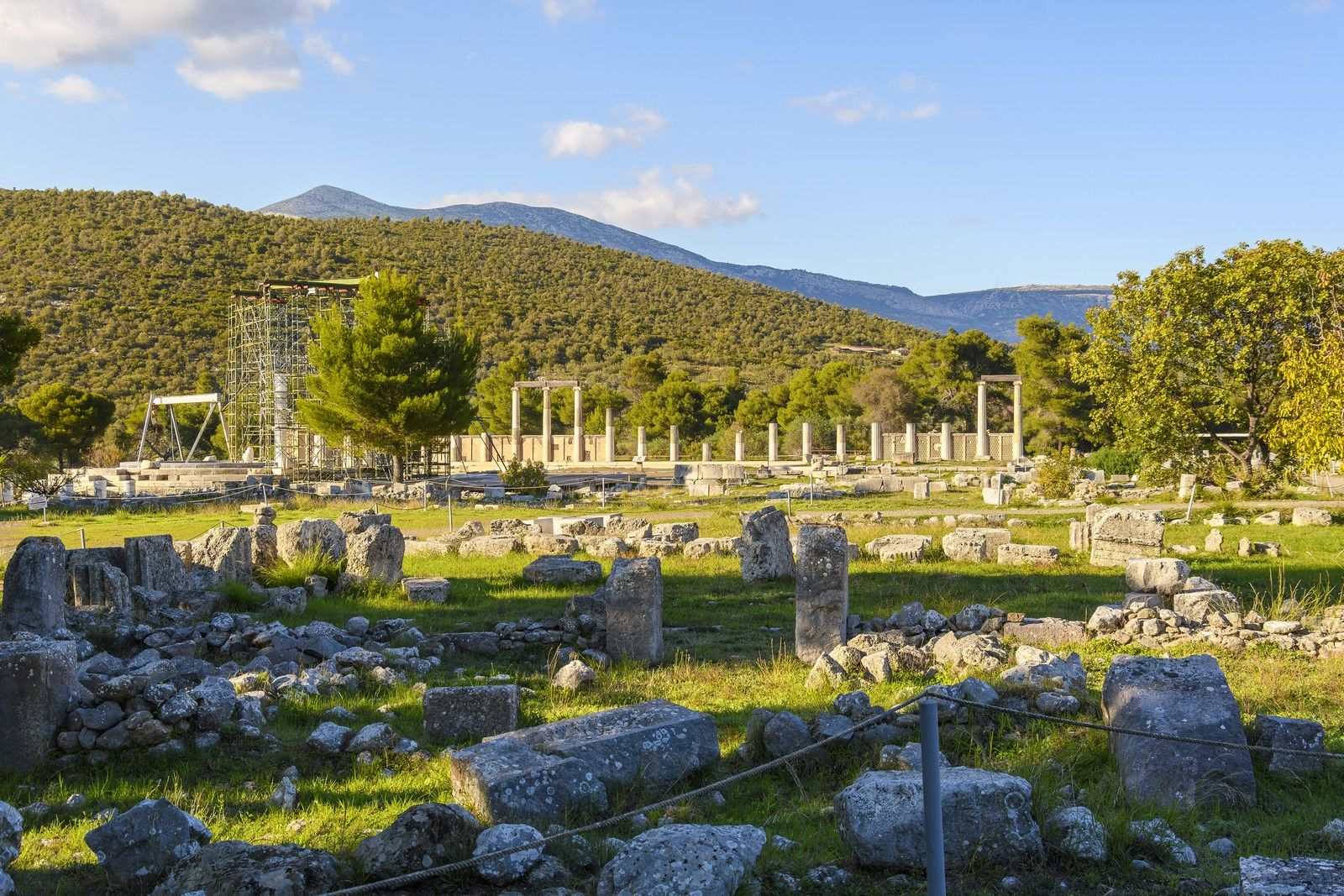 Τα αρχαία ερείπια του ναού του Ασκληπιού στην Επίδαυρο