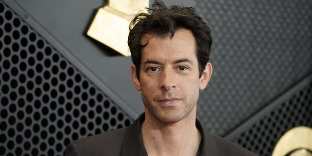 Μαρκ Ρόνσον: Στο νοσοκομείο μετά από τραυματισμό σε live – Τι συνέβη