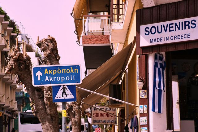 Τα καλύτερα στέκια για φαγητό, καφέ και ποτό στην Ακρόπολη