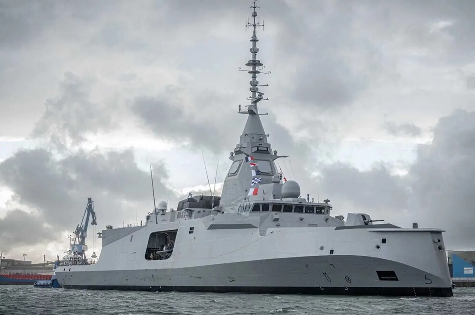 Η Ελλάδα παρέλαβε τη φρεγάτα 