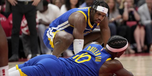 NBA: Ανησυχία για Μπάτλερ, έπεσε άτσαλα στο παρκέ και αποχώρησε από το Game 2 με τους Ρόκετς