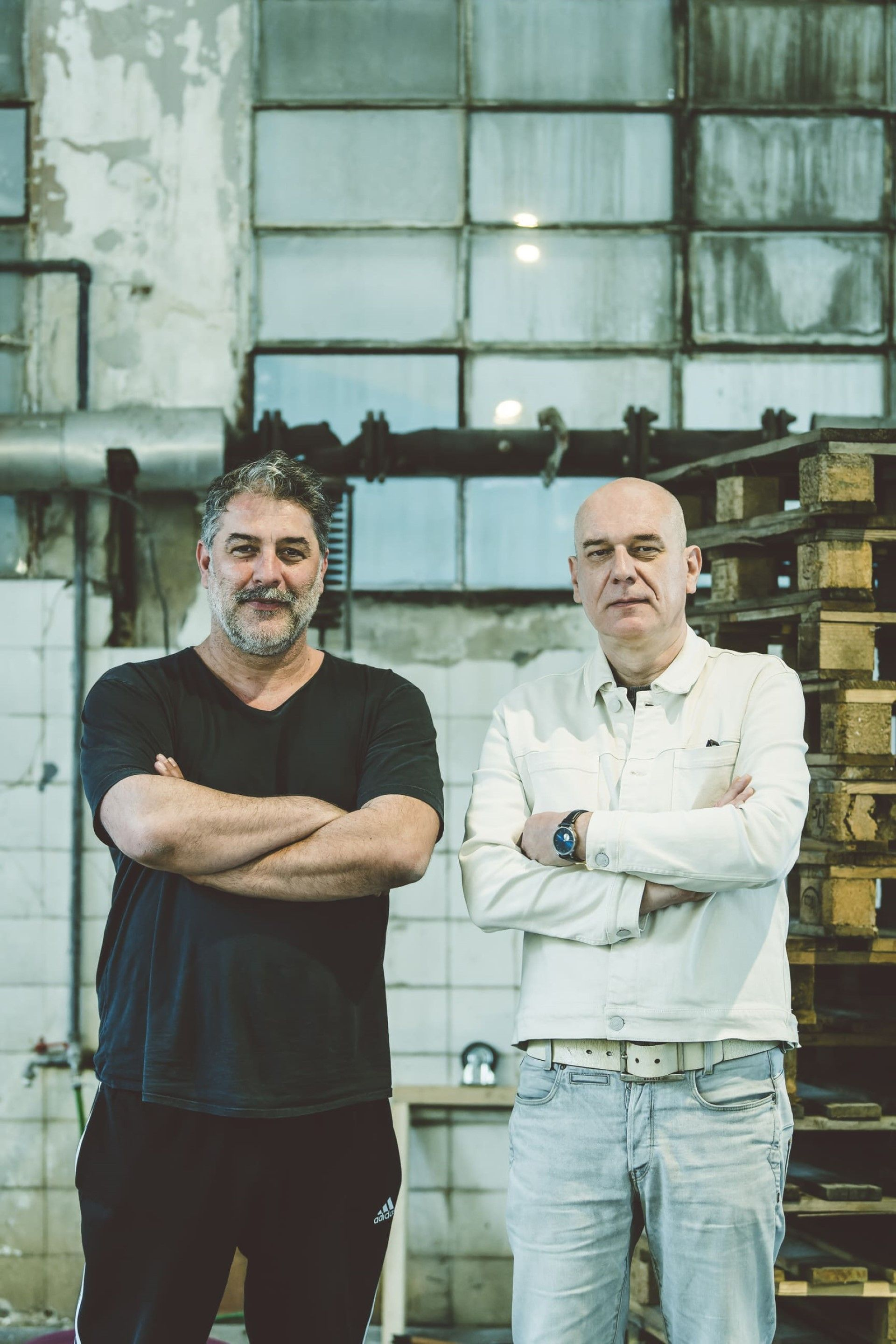 Ο Βασίλης Μπισμπίκης και ο Τσέζαρις Γκραουζίνις