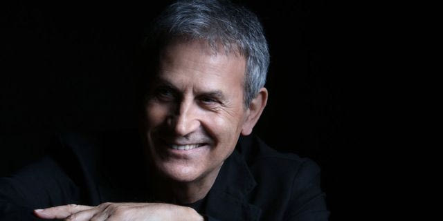 Ο Γιώργος Νταλάρας