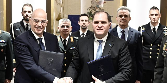 Μνημόνιο συνεργασίας ΥΠΕΘΑ – ΑΑΔΕ: Στόχος η διαφάνεια στις αγορές των εξοπλιστικών