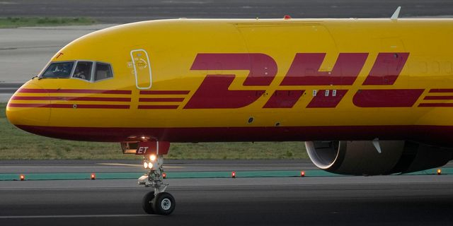 DHL: Αναστέλλει αποστολές αξίας άνω των 800 δολαρίων προς τις ΗΠΑ