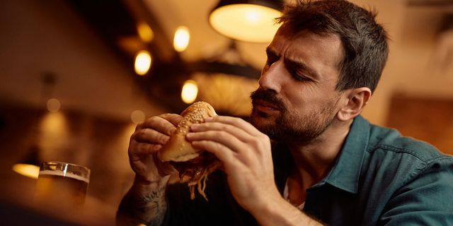Πώς θα τρως ό,τι θες και θα καις λίπος χωρίς να χάσεις μυς