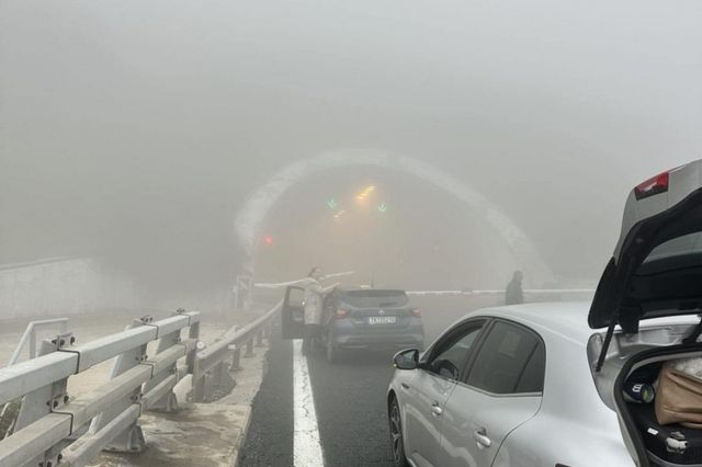 Εγνατία Οδός: Φορτηγό έπεσε σε κουβούκλιο διοδίων – Αναφορές για δύο νεκρούς