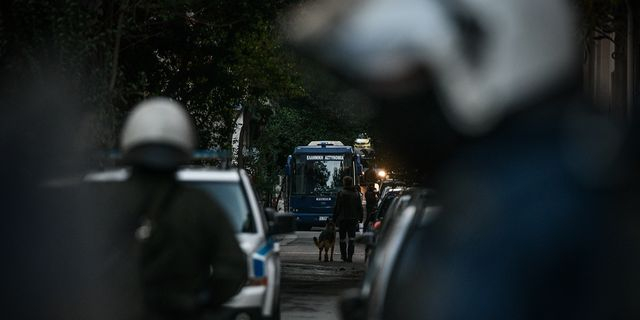 Επιχείρηση της ΕΛ.ΑΣ για εκκένωση υπό κατάληψη κτηρίου στα Εξάρχεια