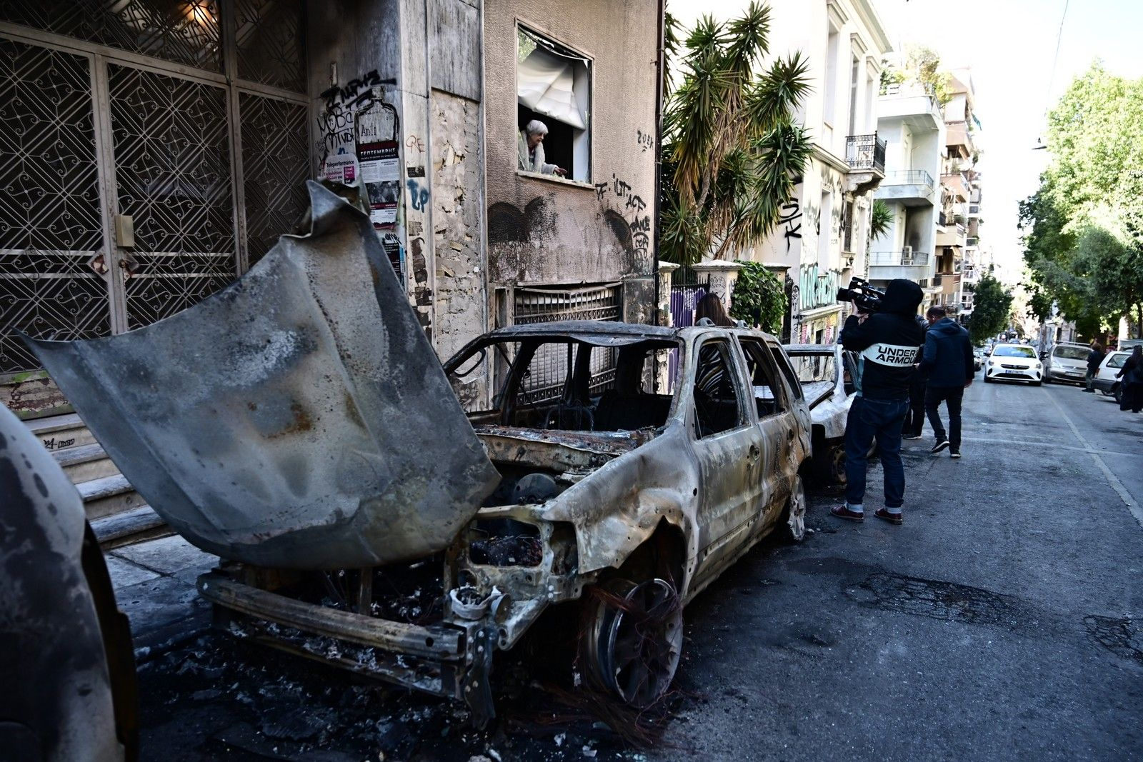 Eπεισόδια μετά τα μεσάνυχτα του Σαββάτου στα Εξάρχεια με ρίψεις μολότοφ, φωτιές και χρήση χημικών από την αστυνομία
