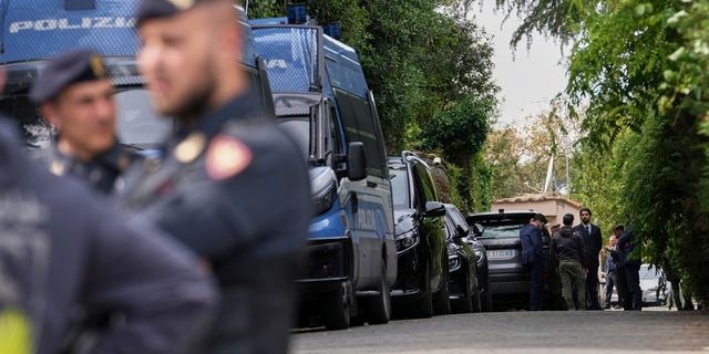 Αστυνομικές δυνάμεις έξω από την πρεσβεία του Ομάν στη Ρώμη