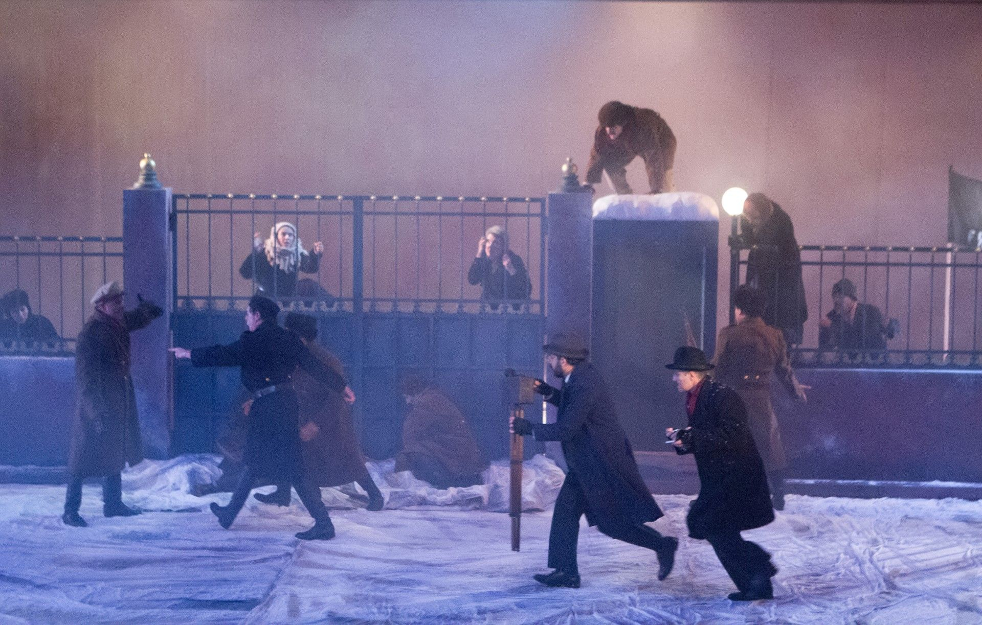 Théâtre du Soleil με την Αριάν Μνουσκίν,