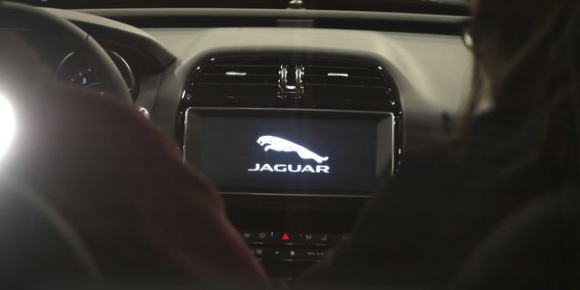 Η Jaguar Land Rover “παγώνει” τις αποστολές στις ΗΠΑ μετά τους δασμούς Τραμπ