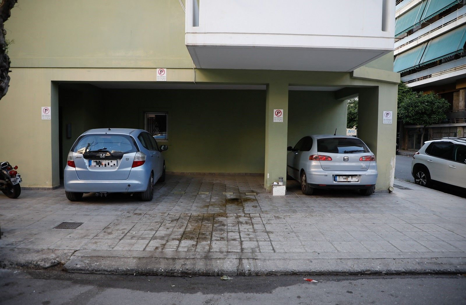 Η πολυκατοικία στην Καλλιθέα όπου εντοπίστηκε ο 42χρονος