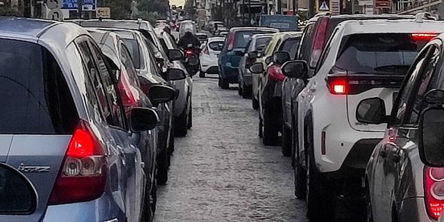 Κίνηση στους δρόμους: “Απροσπέλαστος” ο Κηφισός, προβλήματα σε Κηφισίας – LIVE ΧΑΡΤΗΣ