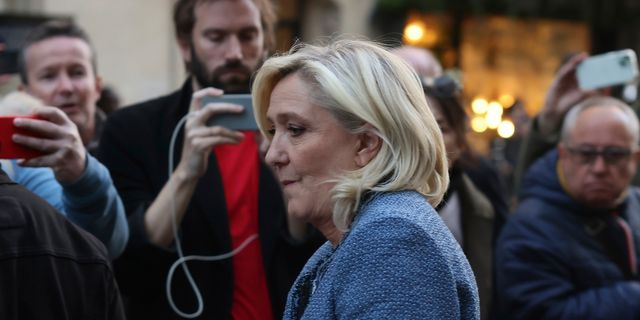 Γαλλία: Οι ακροδεξιοί στους δρόμους για τη Λεπέν
