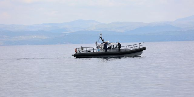 ΕΡΕΥΝΕΣ ΓΙΑ ΑΓΝΟΟΥΜΕΝΟΥΣ ΜΕΤΑΝΑΣΤΕΣ ΑΦΓΑΝΙΚΗΣ ΚΑΙ ΣΥΡΙΑΚΗΣ ΚΑΤΑΓΩΓΗΣ ΜΕΤΑ ΑΠΟ ΝΑΥΑΓΙΟ ΣΤΗ ΘΑΛΑΣΣΙΑ ΠΕΡΙΟΧΗ ΤΗΣ ΣΚΑΛΑΣ ΣΥΚΑΜΙΝΙΑΣ ΣΤΑ ΒΟΡΕΙΑ ΤΗΣ ΛΕΣΒΟΥ