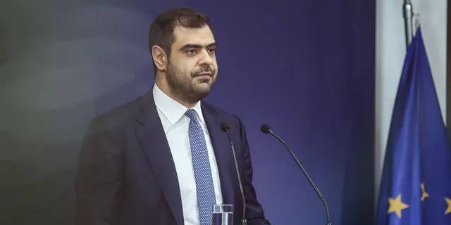 Το Μαξίμου προσπαθεί να μαζέψει τα σενάρια ανασχηματισμού