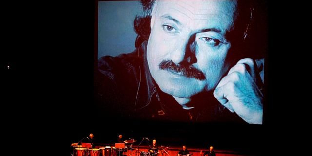 Η νύχτα μυρίζει γιασεμί και αντίσταση: Ο Μάριος Τόκας μέσα από τα λόγια όσων τον “κουβαλούν”