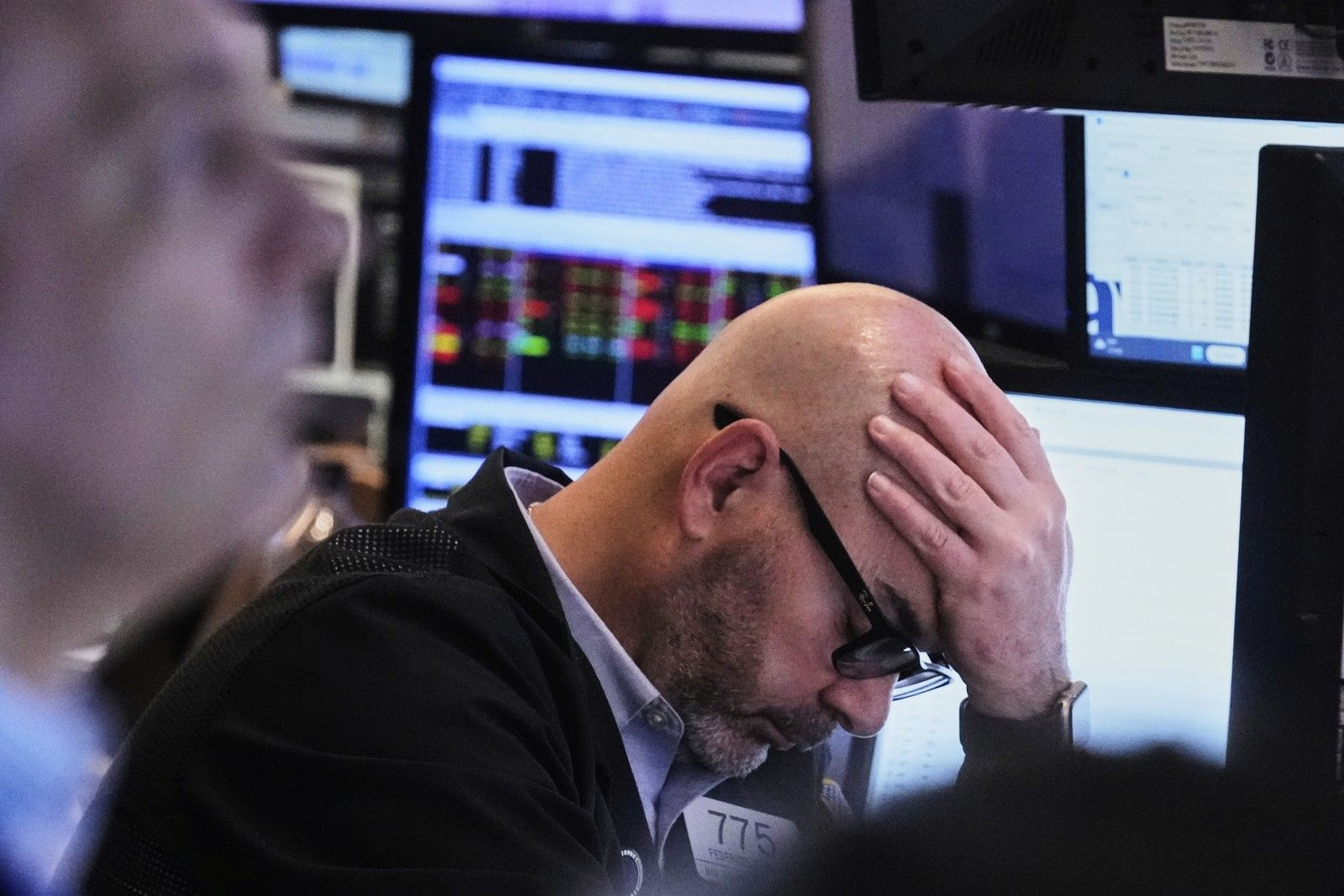 Ανησυχία στις αγορές, "βουτιά" για το δολάριο