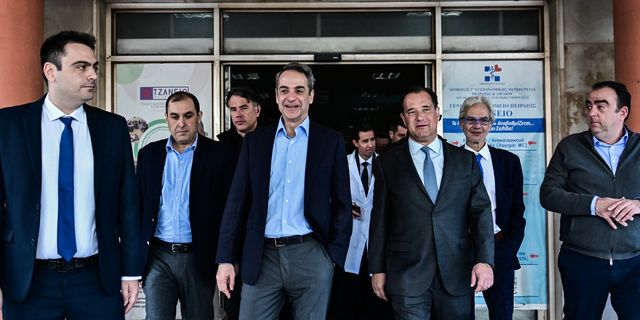 Eπίσκεψη Μητσοτάκη στο Τζάνειο: “Το ΕΣΥ αλλάζει”