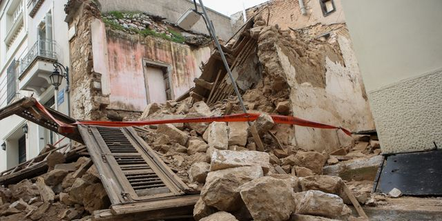 Φάρσαλα: Εργασίες με τον πατέρα του έκανε ο 19χρονος που καταπλακώθηκε από τοίχο