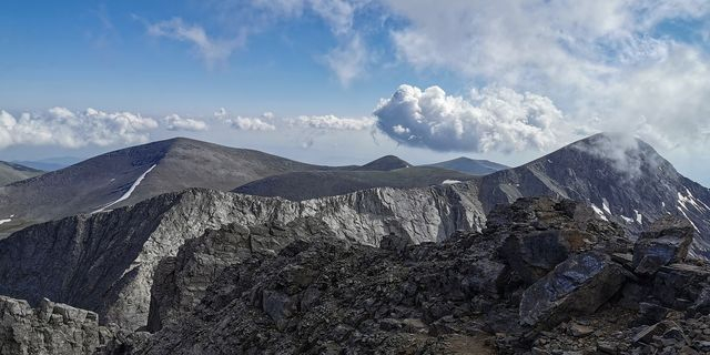 Νεκρή ανασύρθηκε η γυναίκα που έπεσε από χαράδρα στον Όλυμπο