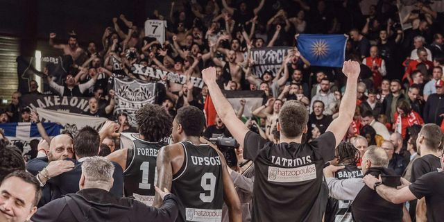 ΠΑΟΚ: Πανδαιμόνιο και αποθέωση στο αεροδρόμιο από εκατοντάδες φίλους της ομάδας
