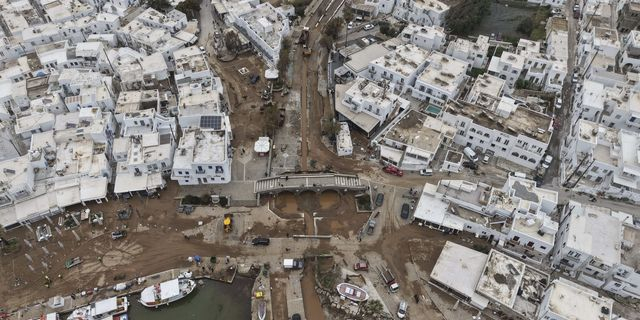 Κακοκαιρία: Καταστροφές σε Πάρο και Μύκονο – Δύσκολη νύχτα για τρεις περιοχές