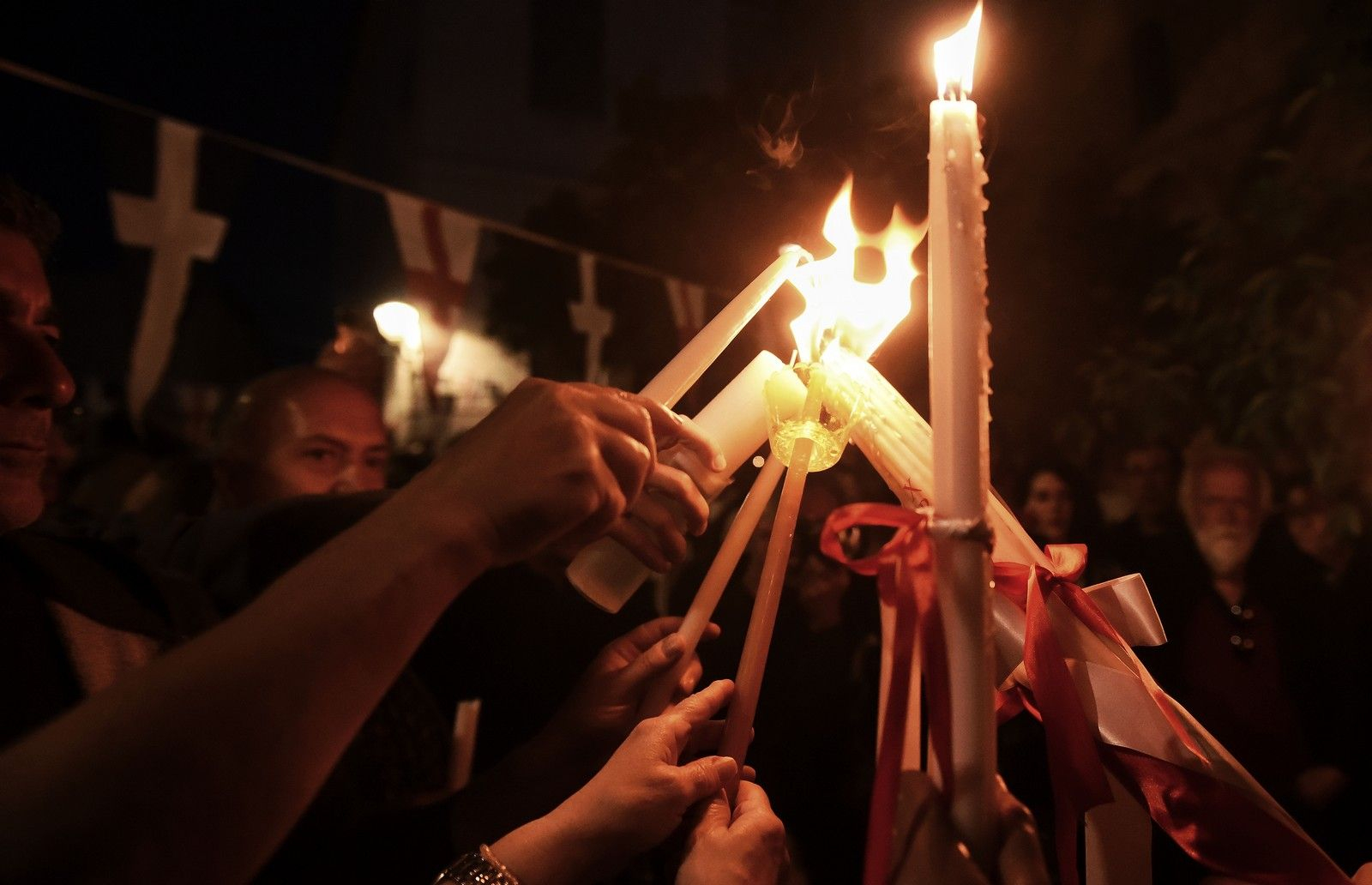 To Άγιο Φως στο Μετόχι του Πανάγιου Τάφου στην Πλάκα