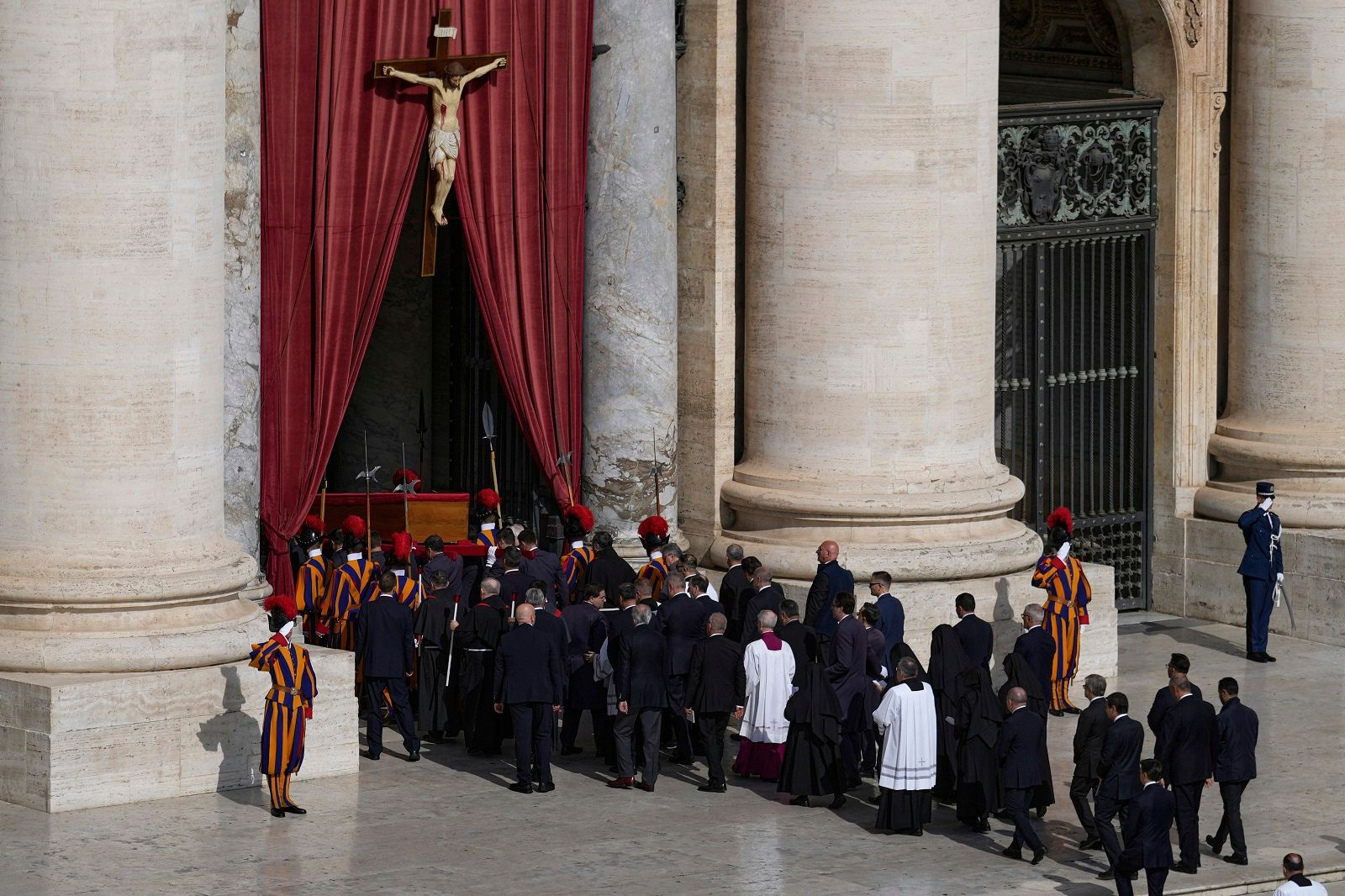 Σε λαϊκό προσκύνημα η σορός του Πάπα Φραγκίσκου
