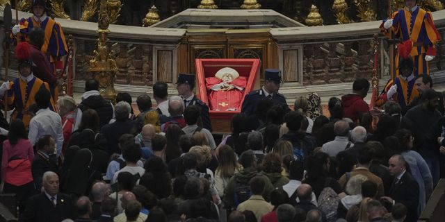 Βατικανό: Σφραγίστηκε το φέρετρο του Πάπα Φραγκίσκου – Το τελετουργικό μέχρι την ταφή