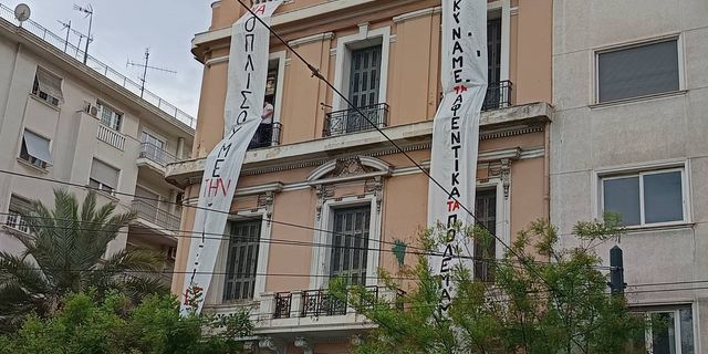 Κατάληψη του Ρουβίκωνα στα γραφεία της ΓΣΕΕ