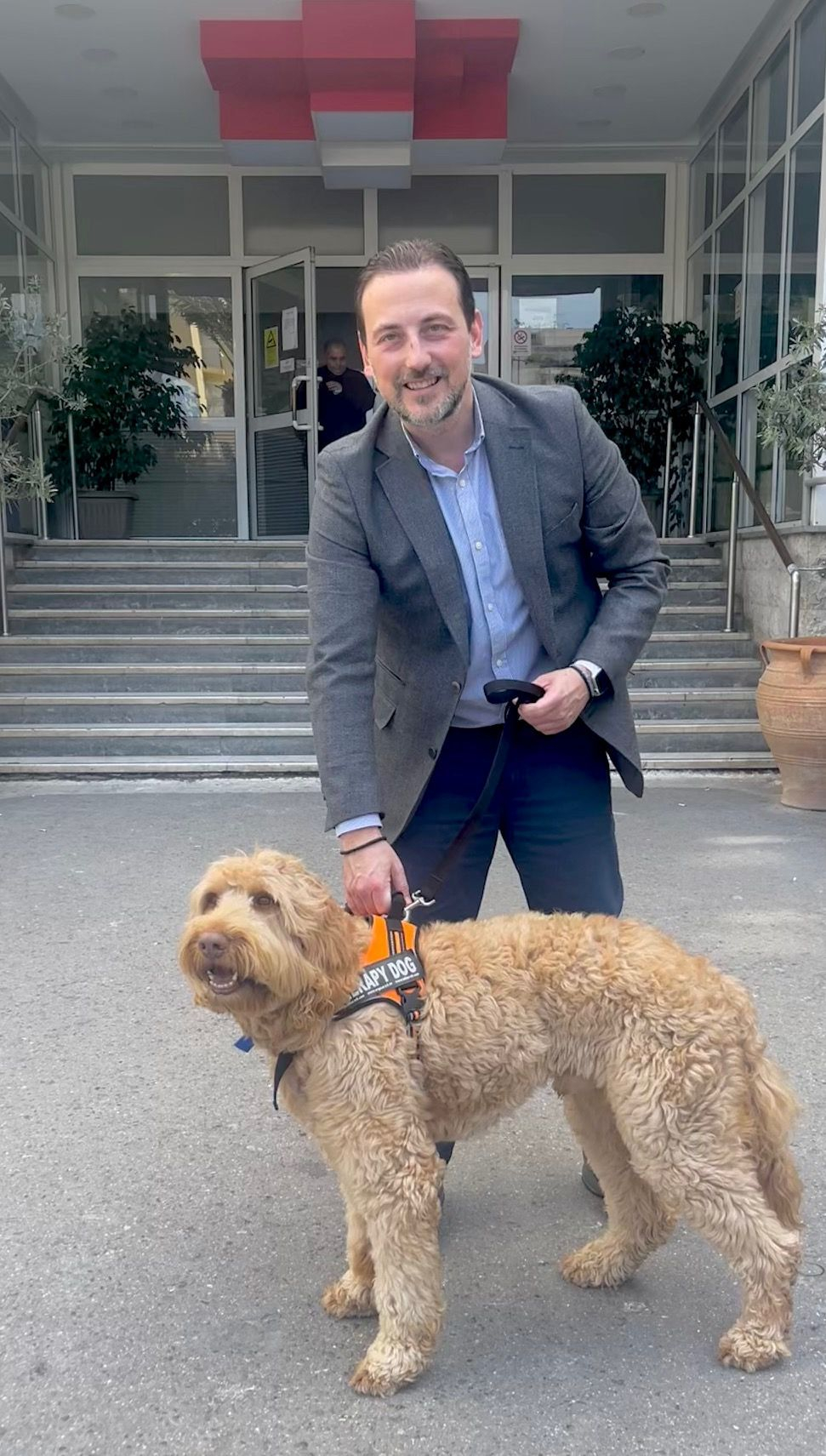 Ο Σαράντος Ευσταθόπουλος, διοικητής του Νοσοκομείου «Μεταξά» με τον Όλυμπο