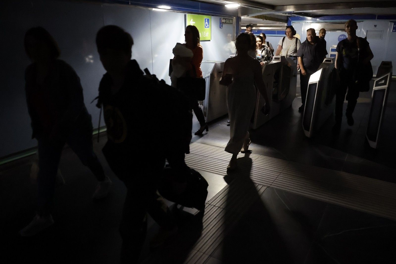 Χωρίς ρεύμα Ισπανία και Πορτογαλία - Παρέλυσαν μεταφορές και επικοινωνίες