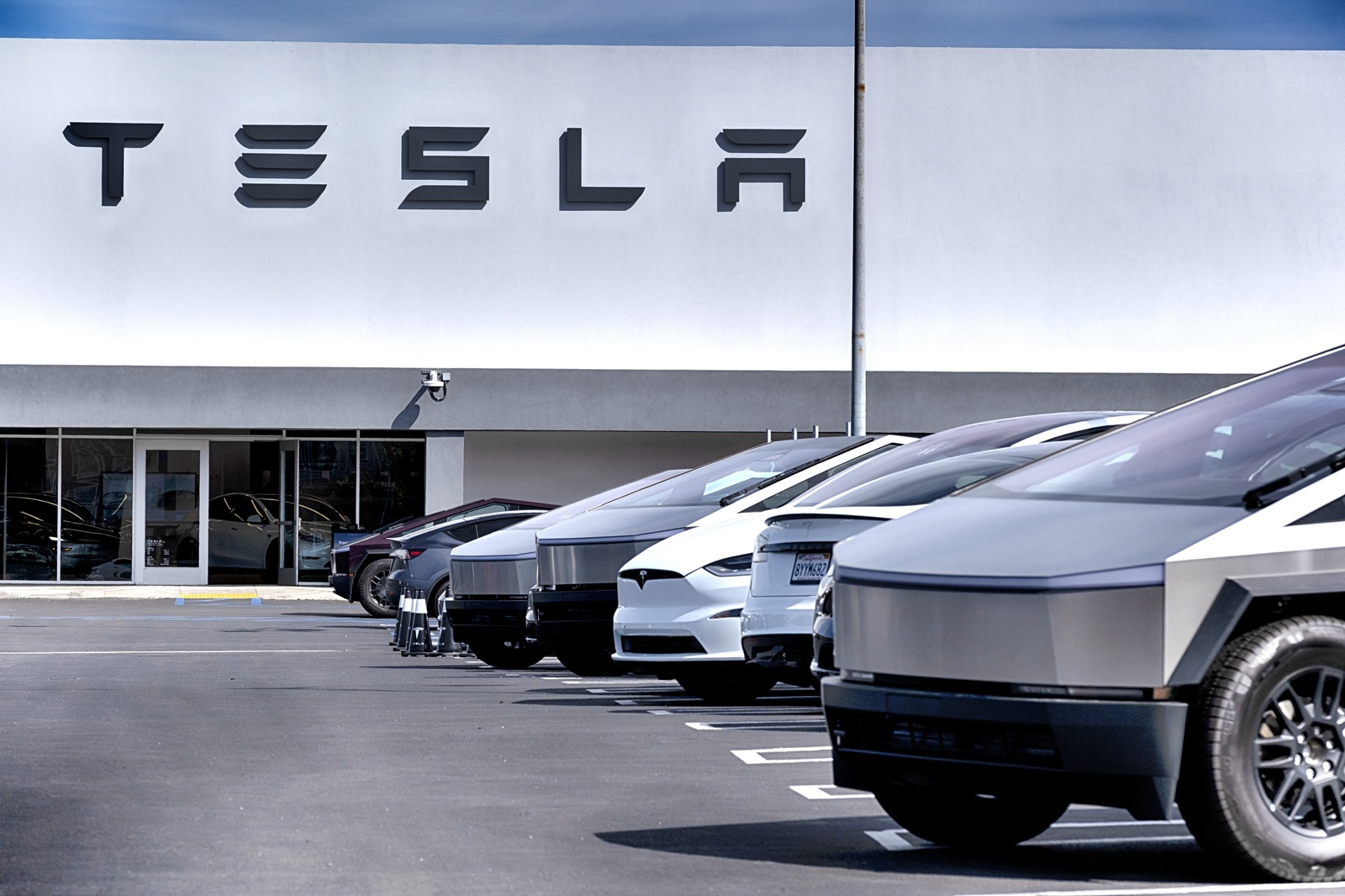 Κίνα: Ανακαλούνται σχεδόν 3 εκατ. Tesla λόγω των κρυφών χειρολαβών