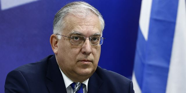 Ξανά άρχισαν τα μασάζ στη ΝΔ: Συνάντηση Θεοδωρικάκου με βουλευτές