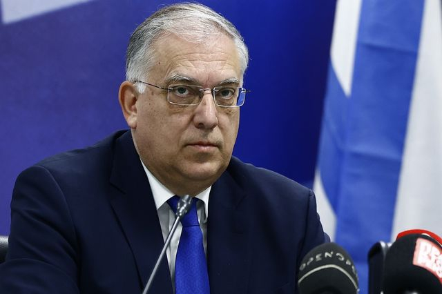 Ξανά άρχισαν τα μασάζ στη ΝΔ: Συνάντηση Θεοδωρικάκου με βουλευτές