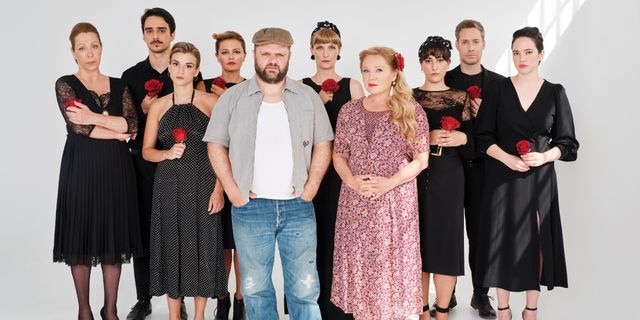 «Τριαντάφυλλο στο στήθος» – Παράταση παραστάσεων έως και τις 18 Μαΐου