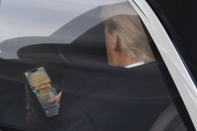 Το παράδειγμα του iPhone εξηγεί το βασικό λάθος στο πλάνο του Τραμπ με τους δασμούς