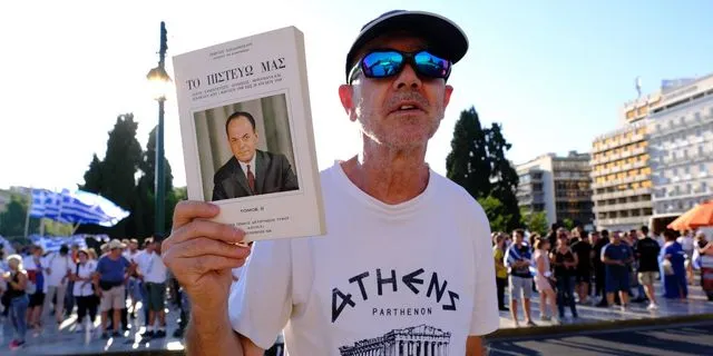 Τα ψέματα που λέμε για τη χούντα