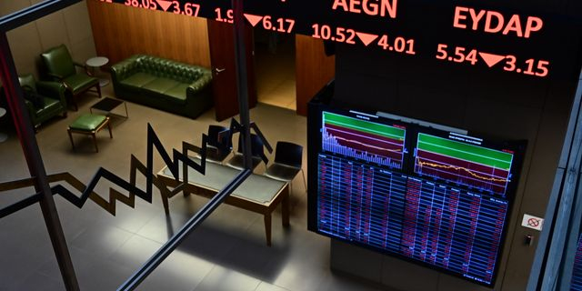 Μαύρη Δευτέρα με “βουτιά” 7,43% στο Χρηματιστήριο Αθηνών