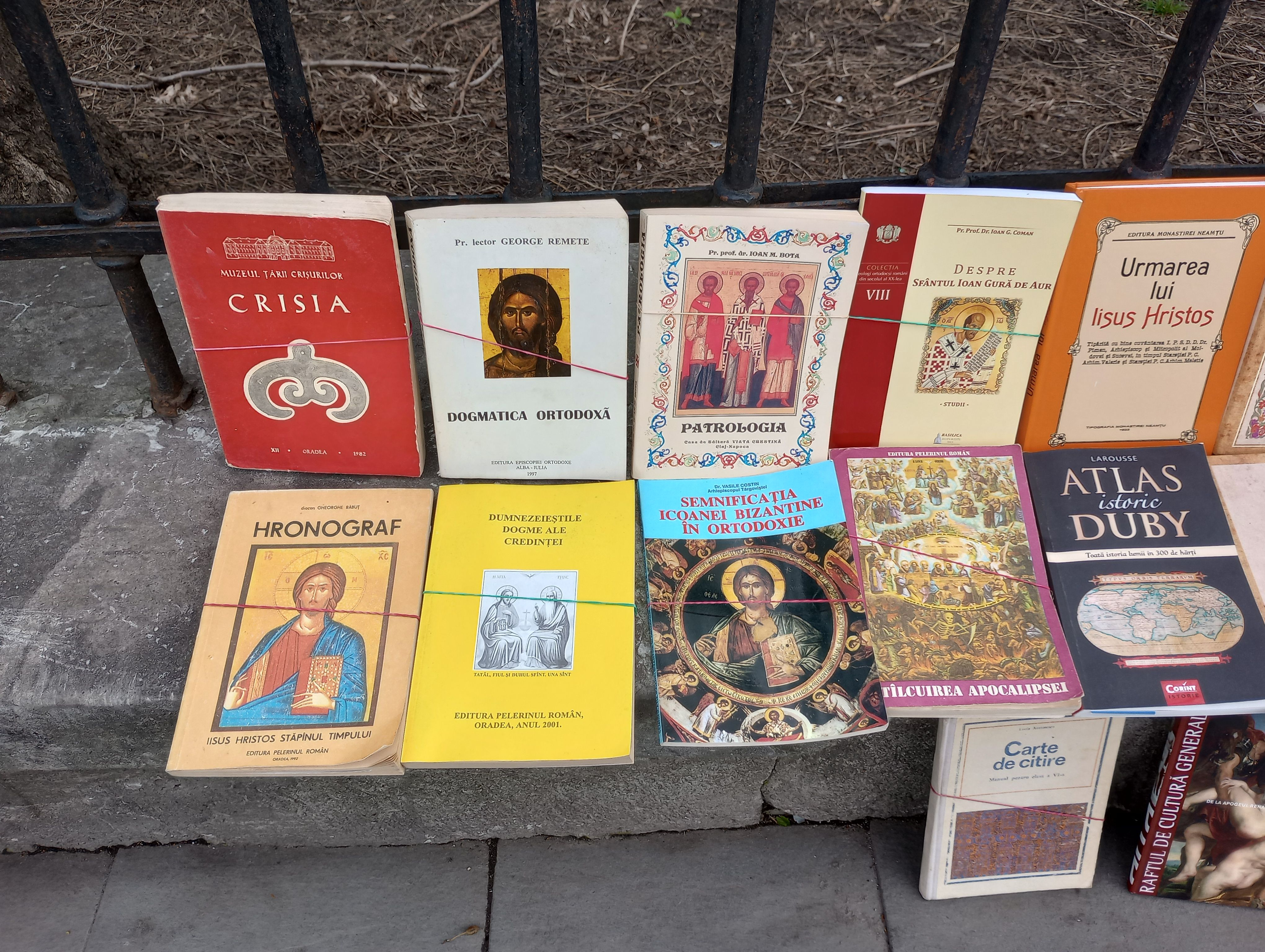 Θρησκευτικά βιβλία