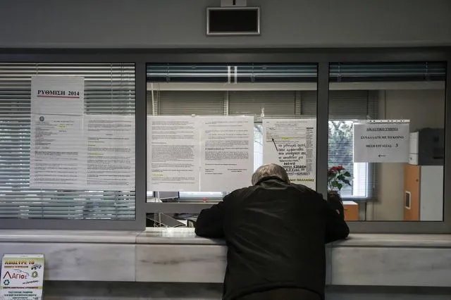 Η ΝΔ επιμένει στη συζήτηση για άρση μονιμότητας στο δημόσιο
