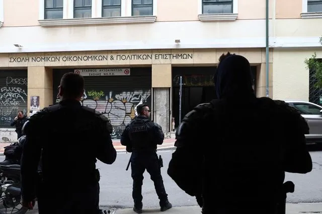 Σκληρή ατζέντα νόμου και τάξης στα Πανεπιστήμια με διαγραφές φοιτητών και μείωση στη χρηματοδότηση