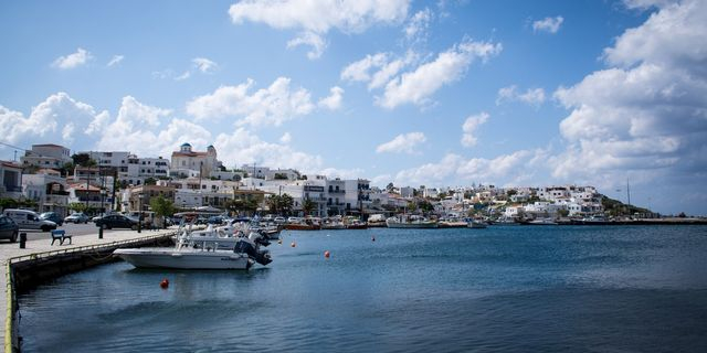 Άνδρος: Πτώση οχήματος στη θάλασσα – Νεκρή μια 67χρονη