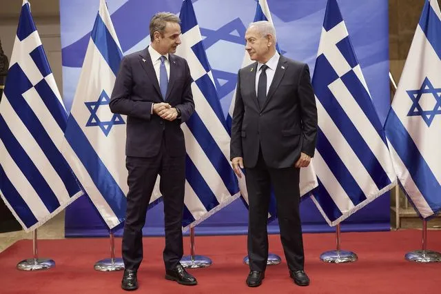 Η κυβέρνηση πληρώνει τον εναγκαλισμό με Νετανιάχου