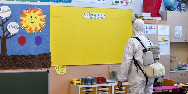Απολύμανση σε νηπιαγωγείο (φωτογραφία αρχείου)