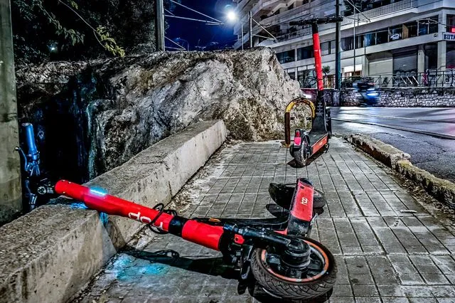 Ποιο είναι το πρόβλημα με τα ηλεκτρικά πατίνια στην Αθήνα;